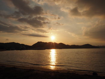 2022年最終日の夕陽と海