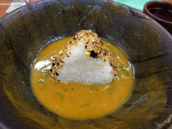 またまた、〆のおにぎりダイブ