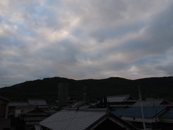 今朝は、曇り空