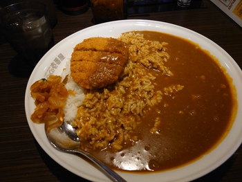 メンチカツカレーでお腹いっぱい
