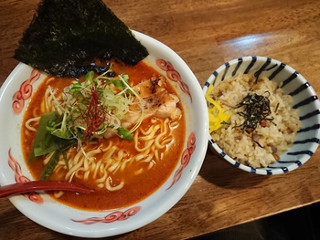 昼「欽山」で赤鶏そば