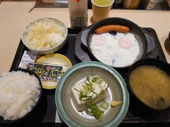 朝食食べ過ぎたみたい