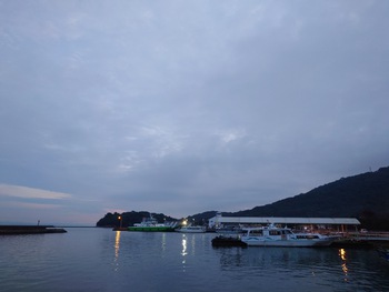 新しい一週間の始まりは曇り空