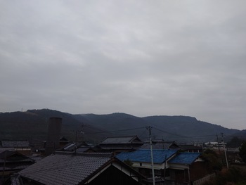 今朝は雨