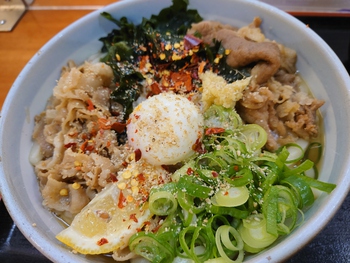 スペシャルぶっかけ、アツアツで。