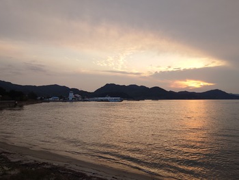 島での夕方の散歩