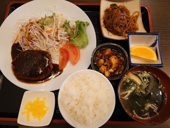 ハンバーグ定食