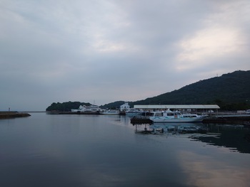 新しい一週間の始まりは曇り空
