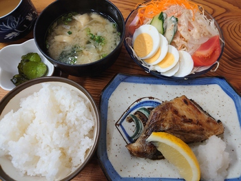 焼き魚（塩ブリカマ）定食