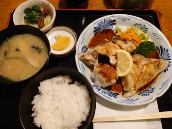 焼き魚（ブリカマ)定食@仲見世