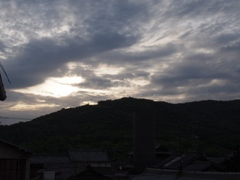 今朝は、曇り空