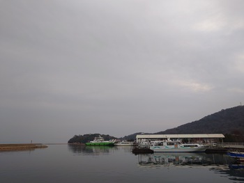 新しい一週間の始まりは曇り空