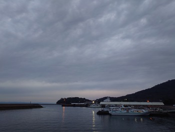 今朝は曇り空
