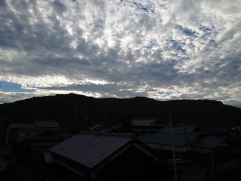 曇ったり晴れたりの朝