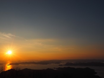 初夕陽
