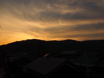 島の朝は晴れ