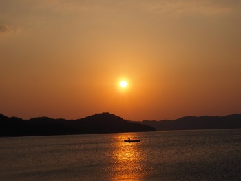 島からの夕陽