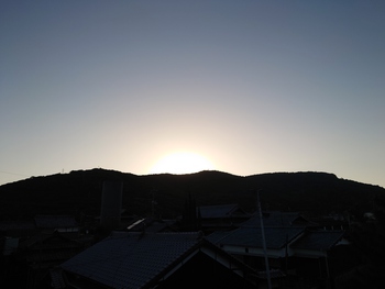 島の朝は快晴っぽい