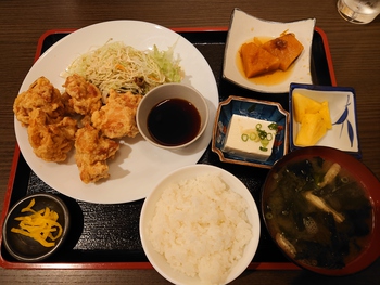 日替わりは、唐揚げ定食