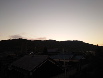 島の朝は、寒かった