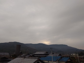 今朝は曇り空