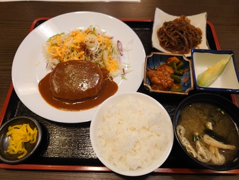 ハンバーグ定食