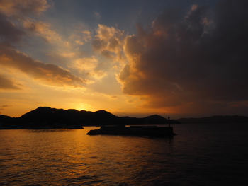 2022年最終日の夕陽と海