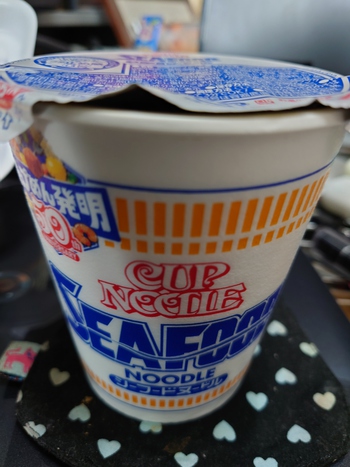 本日も、のり弁とカップ麺