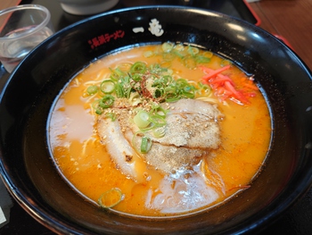 長浜ラーメン 一竜 田町店へ