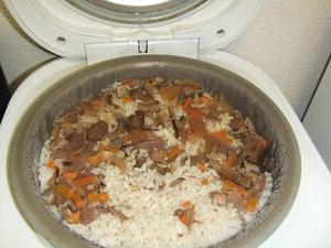 五目ご飯炊けた。。