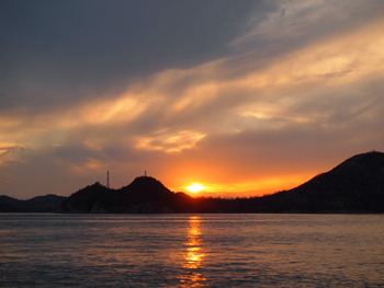 船から見た夕陽