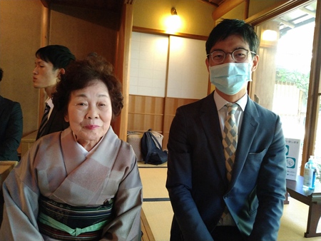 喫茶室 主茶碗は千家十職 樂家七代長入の黒楽。 喫茶室 主茶碗は千家十職 樂家七代長入の黒楽。