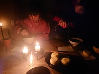 3.11  蝋燭の灯りのなかで