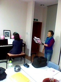 活弁の中越恵美さん、音楽の上野慶子ちゃん到着　リハーサル開始