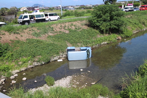香川で三線 三線で笑顔の さいさい 活動日記 金倉川へ車の転落事故