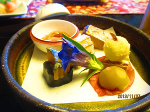 祝いの膳は桜茶から・・