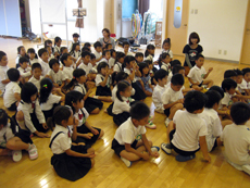 木の話をしています！アルプホルンも加わって