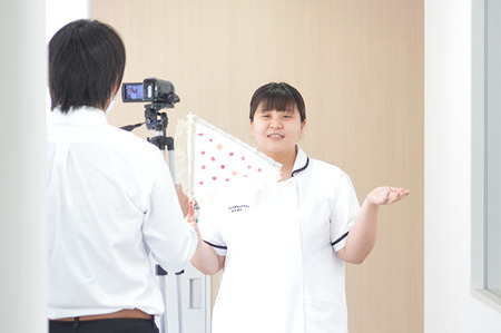 学生たちが案内する学校見学ツアー