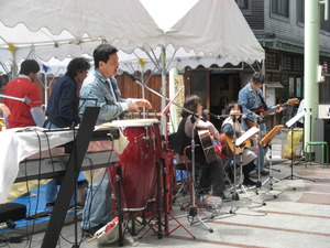 みたから市へ飛び入りライブ！