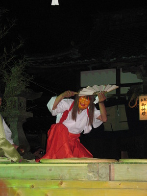 八十主（やすすか）神社のお神楽