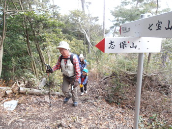 比地二５歳児修了記念の七宝山登山