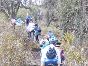 比地二５歳児修了記念の七宝山登山