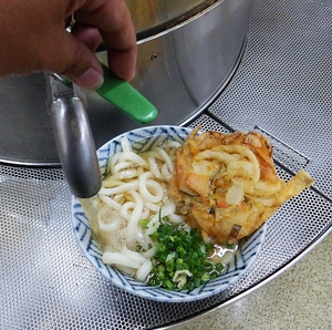 今日のうどん金曜日　その①　「さか枝　本店」