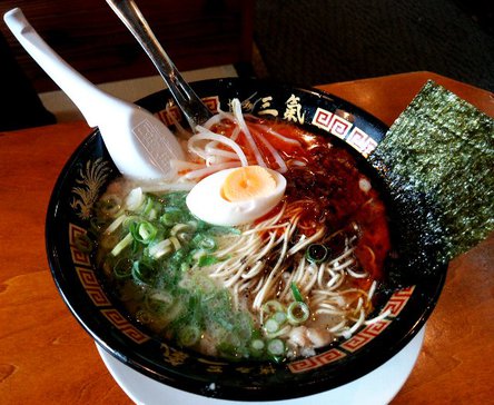 今日の中華そば水曜日　「博多三氣 水城本店」