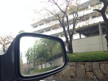 雨見ながら待つ・・・