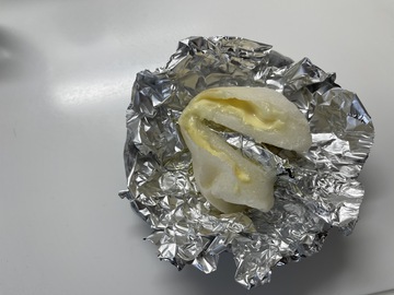 チーズ入りお餅を半分こ