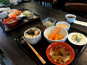 久々のトナリ食堂