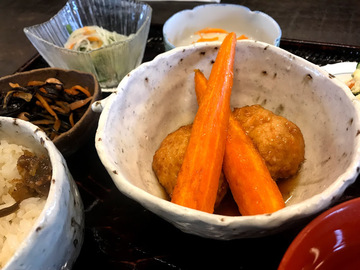 久々のトナリ食堂