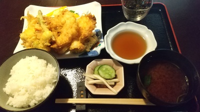 まきやで700円の日替り定食