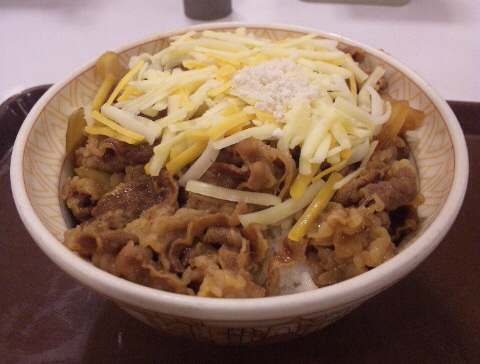 すき家で３種のチーズ牛丼